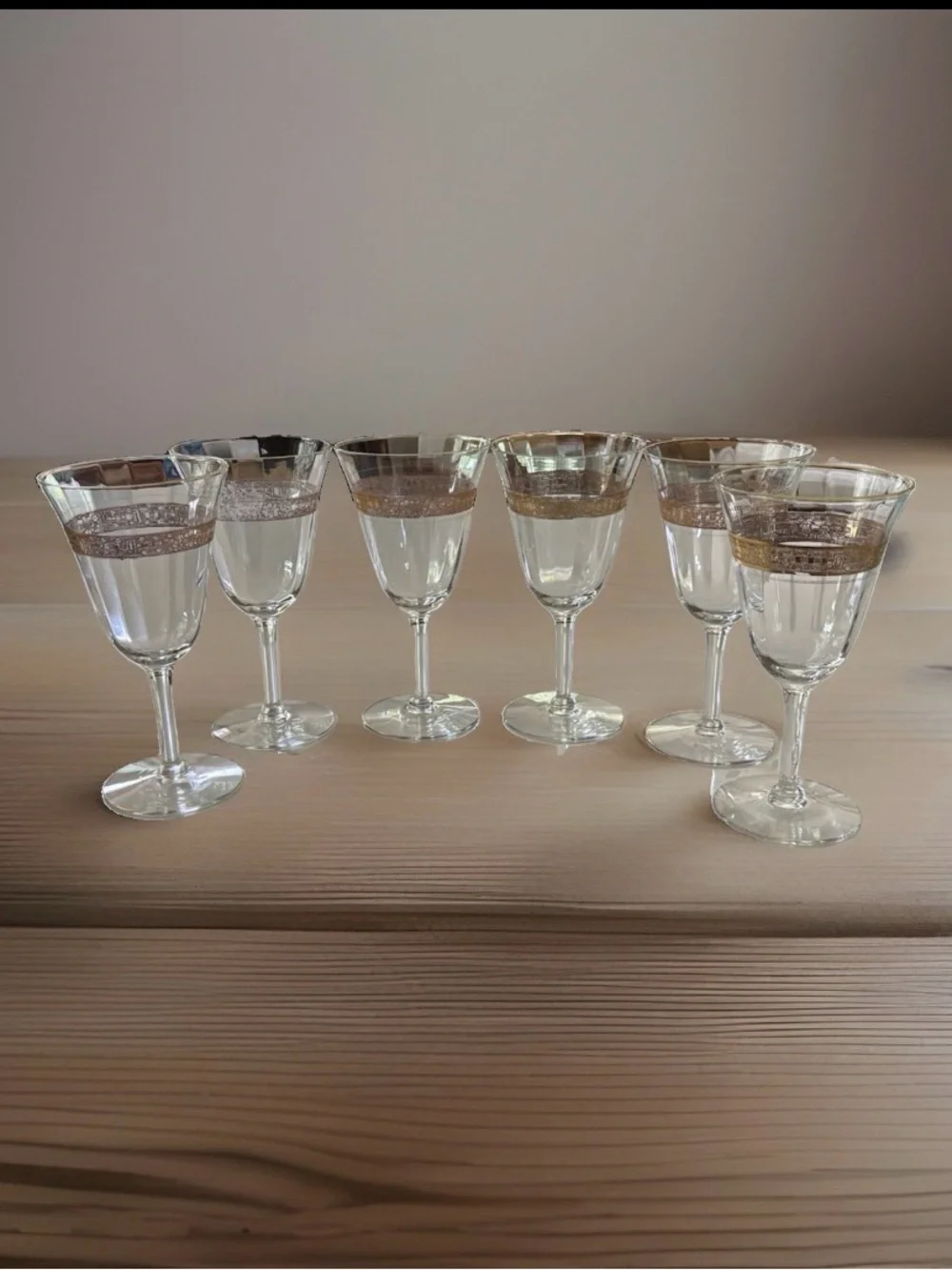 Elegant Clear Wine Glasses with Metallic Gold Band – Set of 7